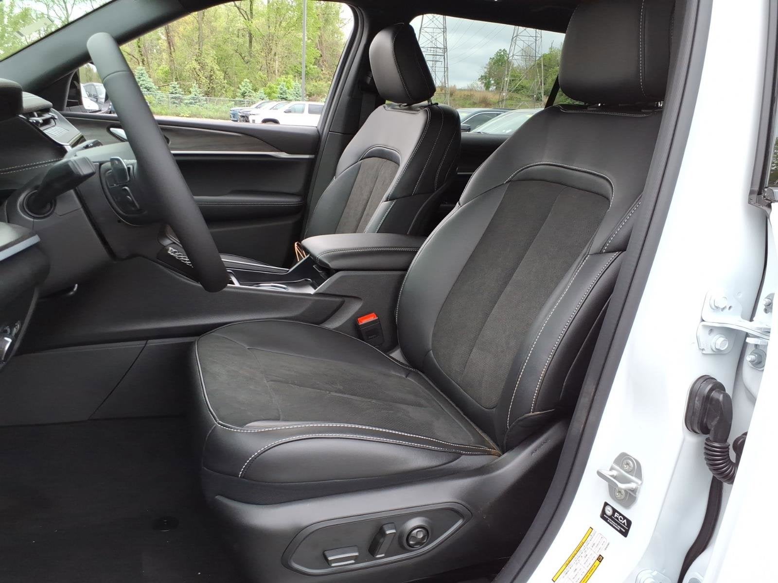 2026 Jeep Grand Cherokee L Laredo Altitude