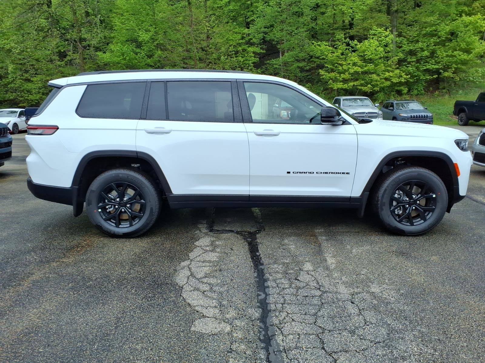 2026 Jeep Grand Cherokee L Laredo Altitude