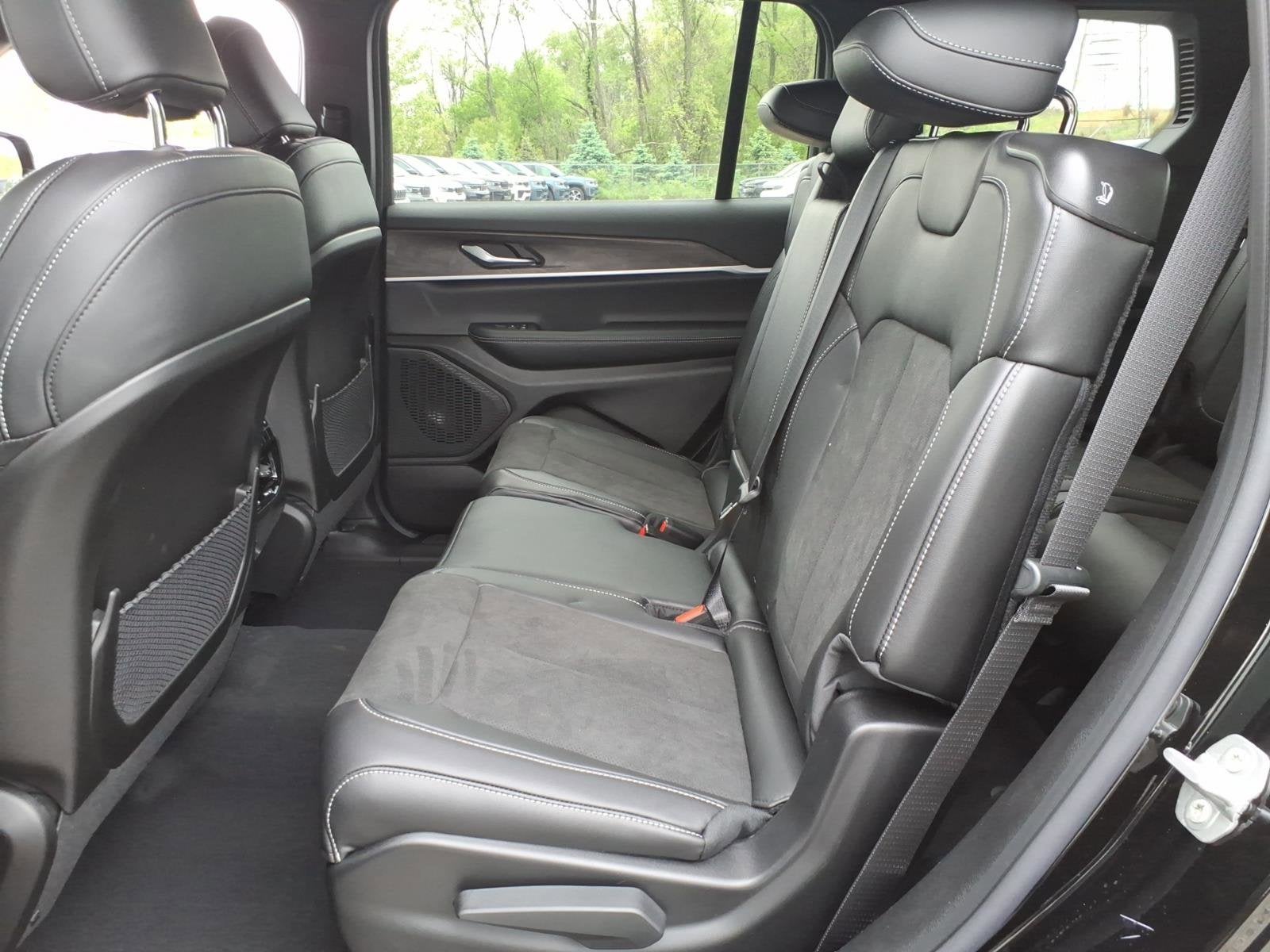 2026 Jeep Grand Cherokee L Laredo Altitude