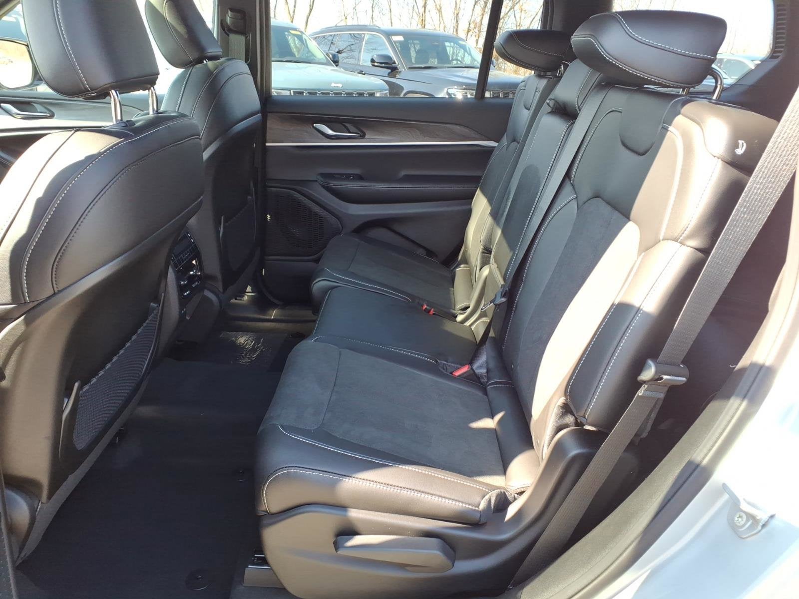 2026 Jeep Grand Cherokee L Laredo Altitude