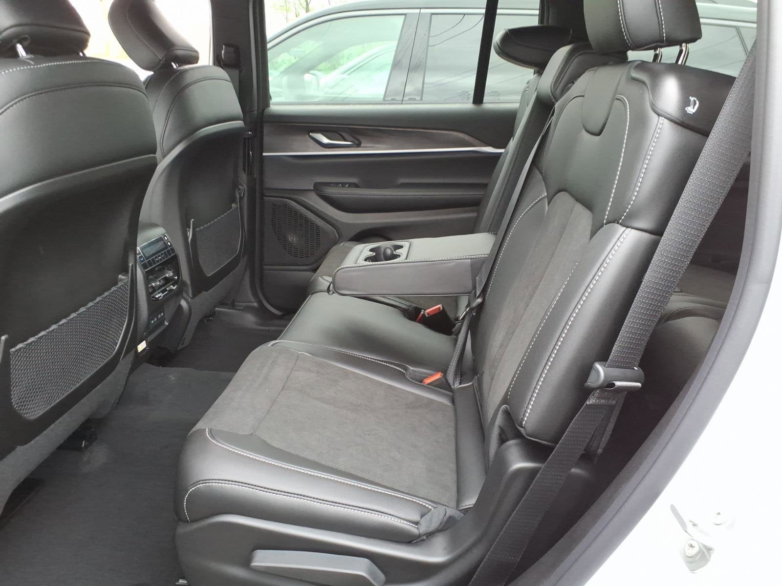2026 Jeep Grand Cherokee L Laredo Altitude