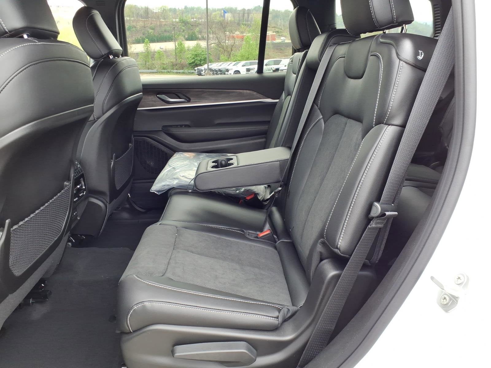 2026 Jeep Grand Cherokee L Laredo Altitude