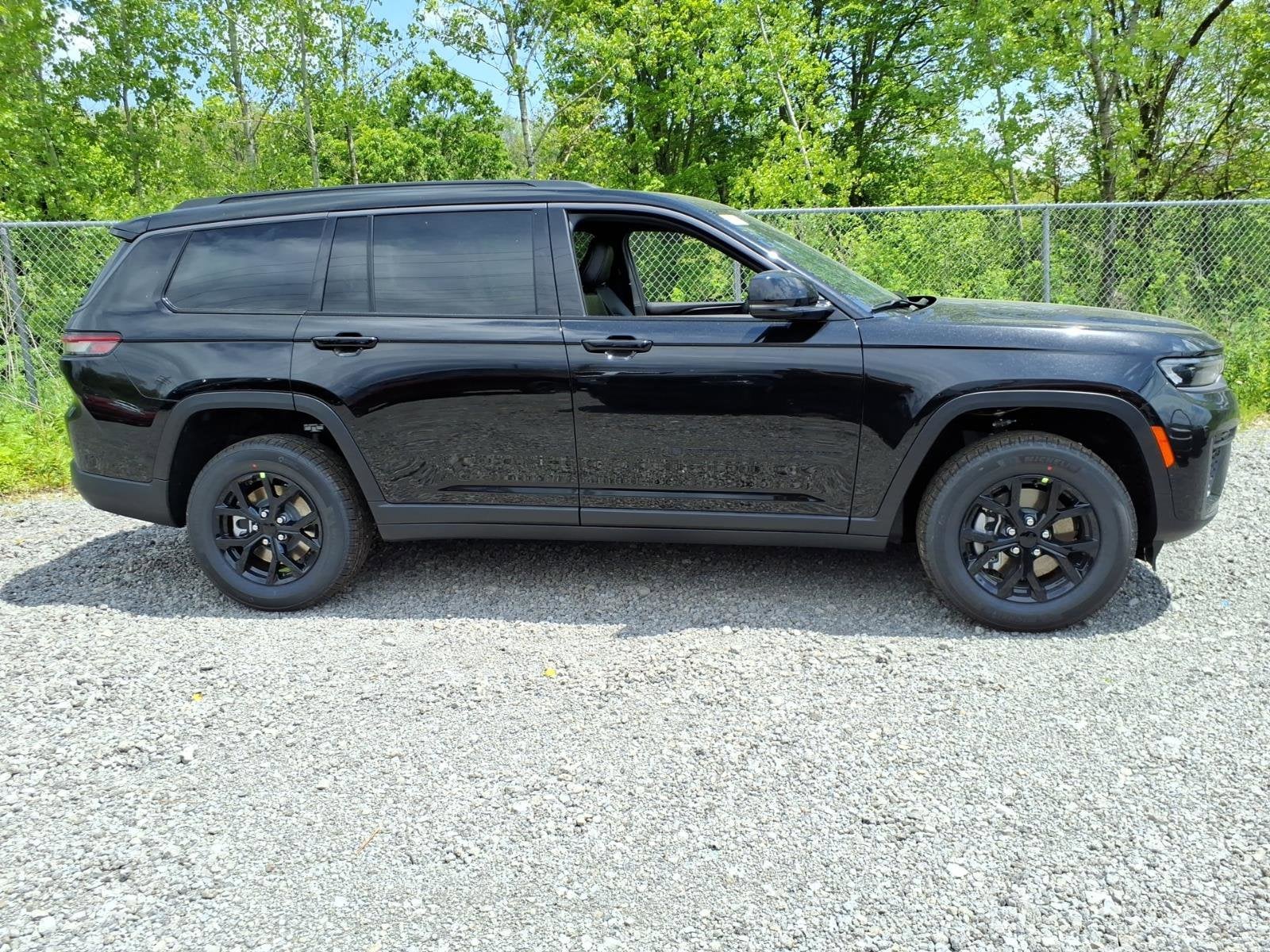 2026 Jeep Grand Cherokee L Laredo Altitude