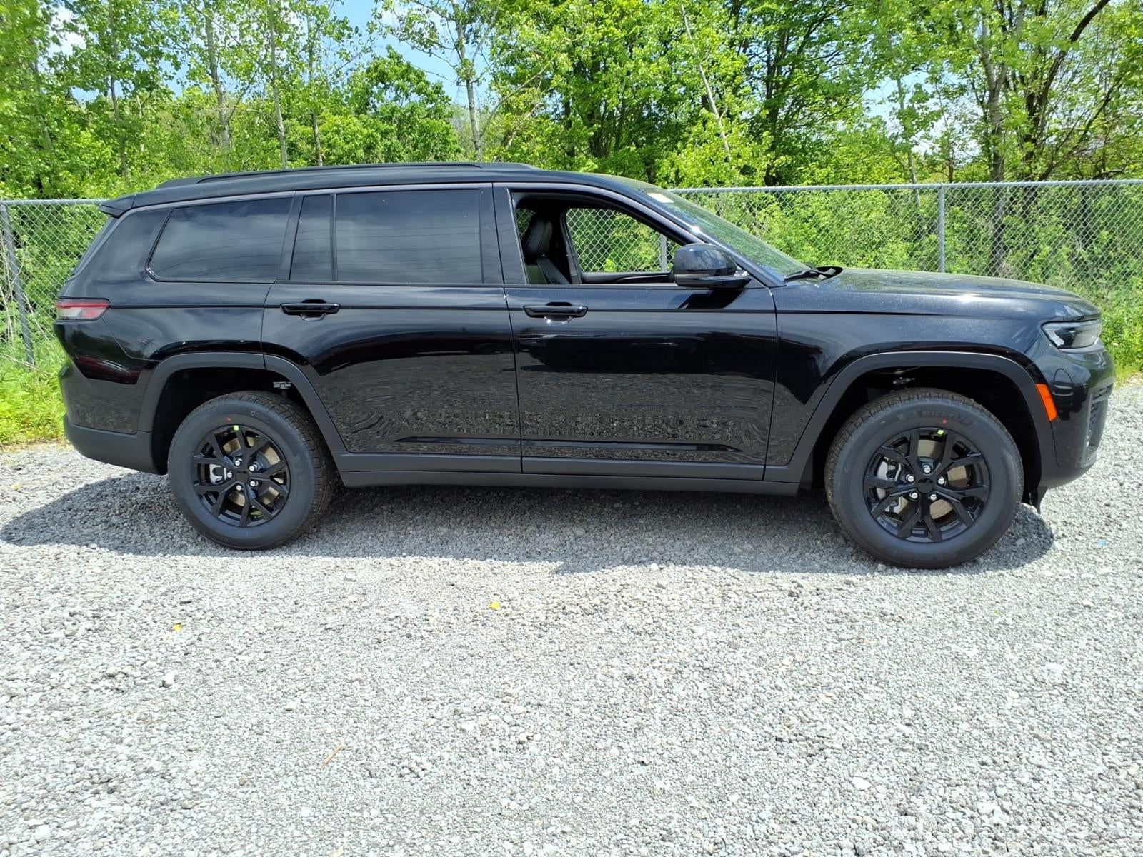 2026 Jeep Grand Cherokee L Laredo Altitude