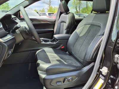 2026 Jeep Grand Cherokee L Laredo Altitude