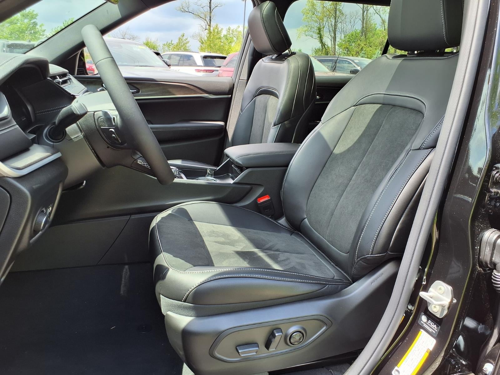 2026 Jeep Grand Cherokee L Laredo Altitude