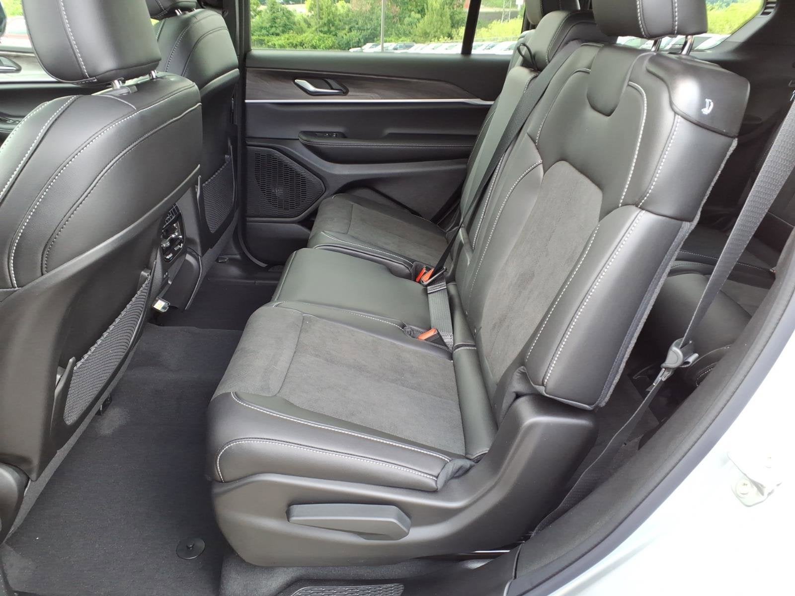 2026 Jeep Grand Cherokee L Laredo Altitude