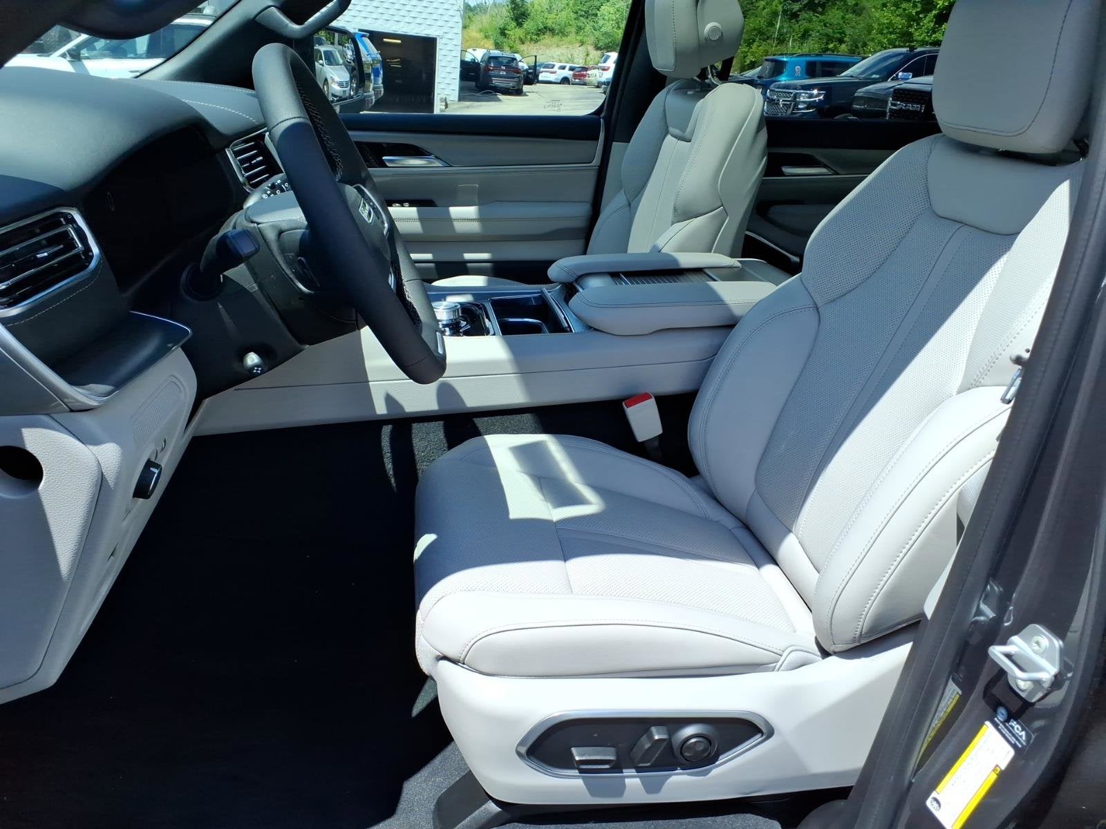 2026 Jeep Grand Wagoneer Limited Reserve