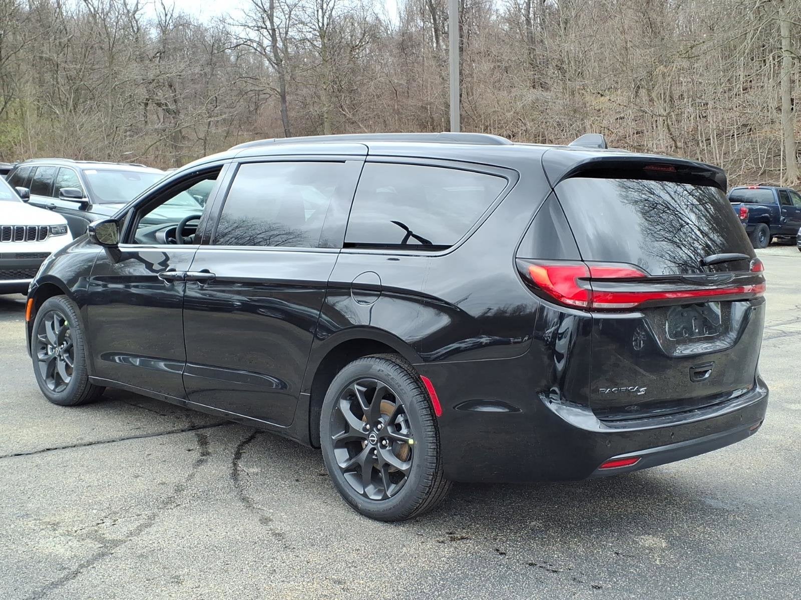 2026 Chrysler Pacifica Select