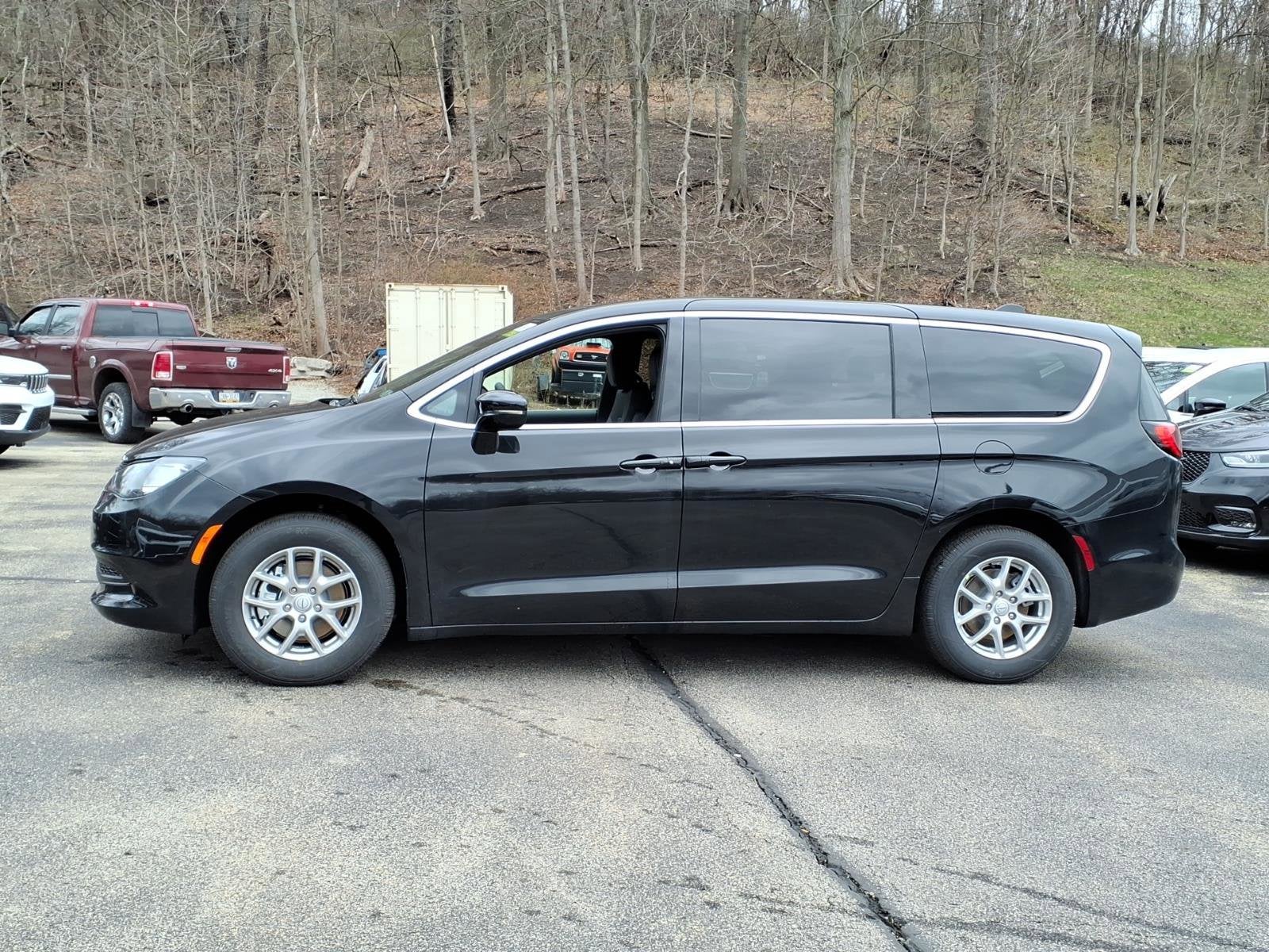 2026 Chrysler Voyager LX