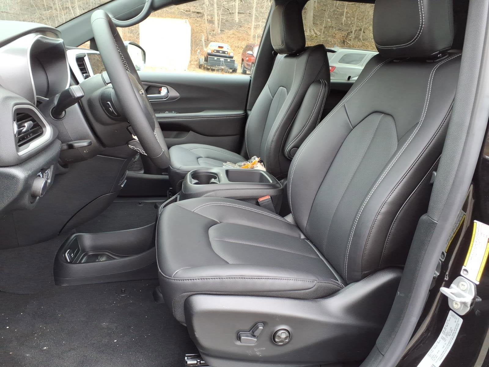 2026 Chrysler Voyager LX