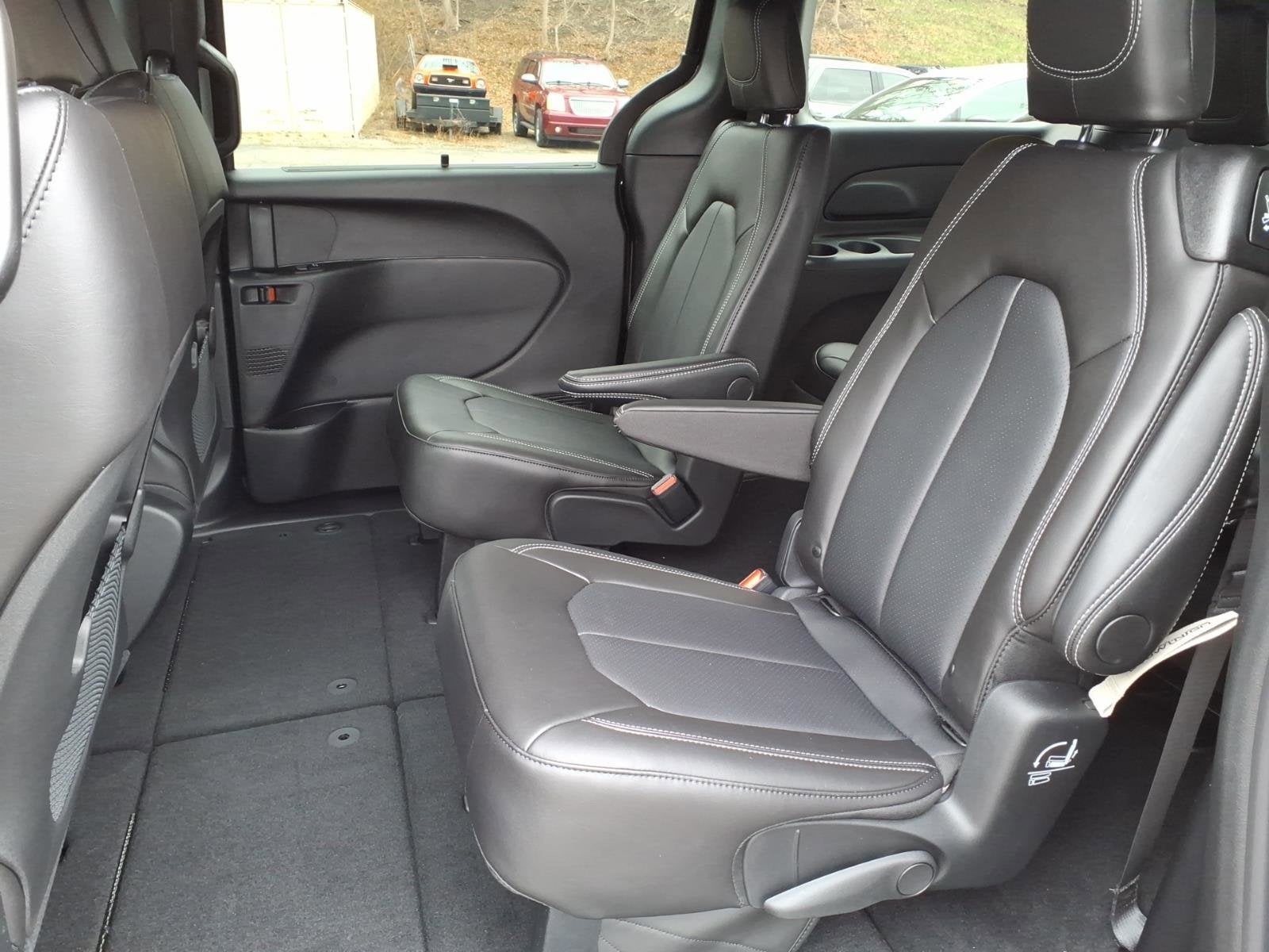 2026 Chrysler Voyager LX