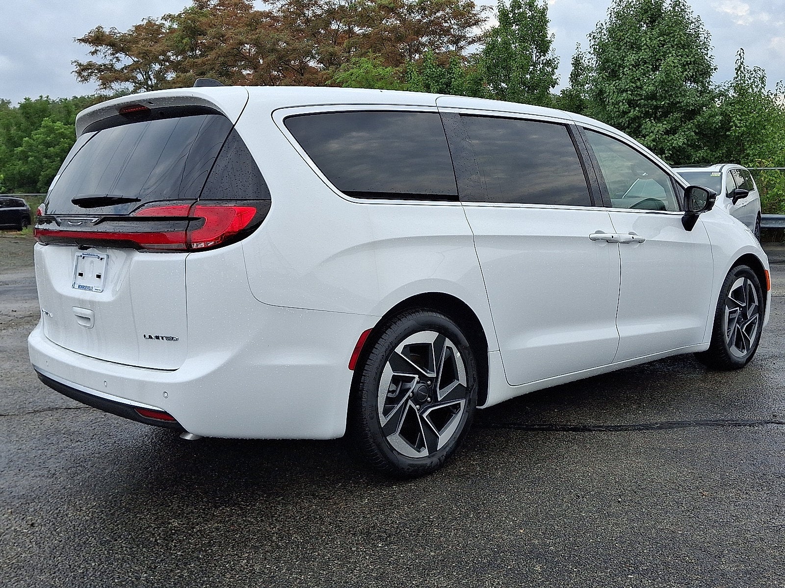 2027 Chrysler Pacifica Limited