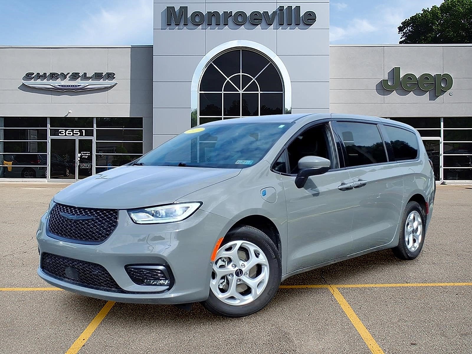 2023 Chrysler Pacifica Hybrid Touring L