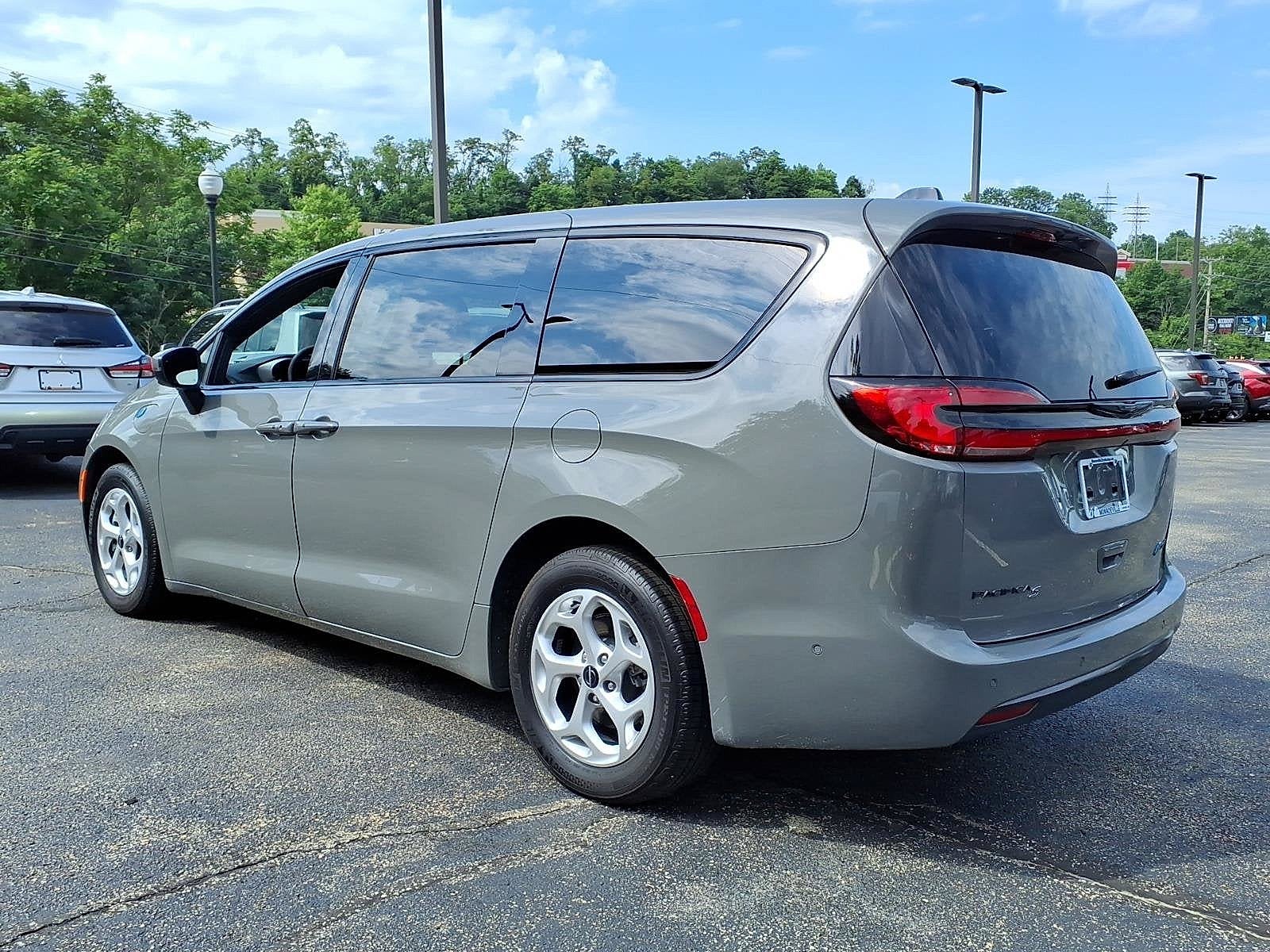 2023 Chrysler Pacifica Hybrid Touring L