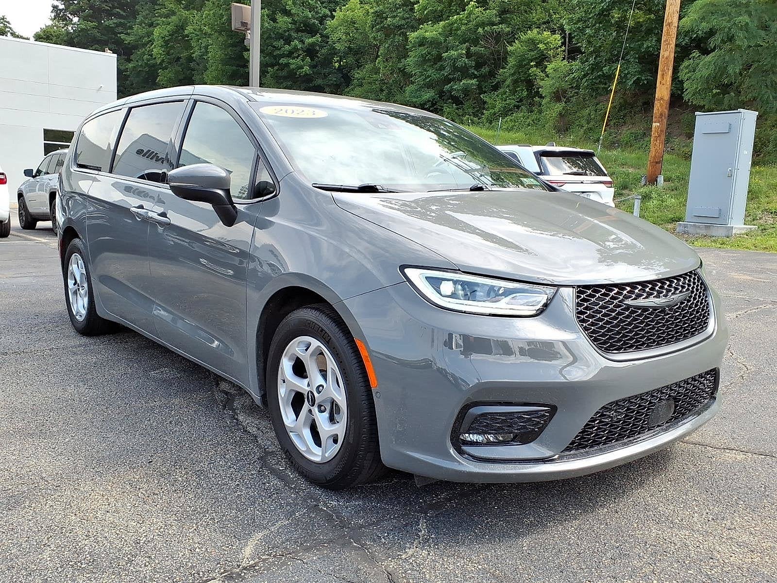 2023 Chrysler Pacifica Hybrid Touring L