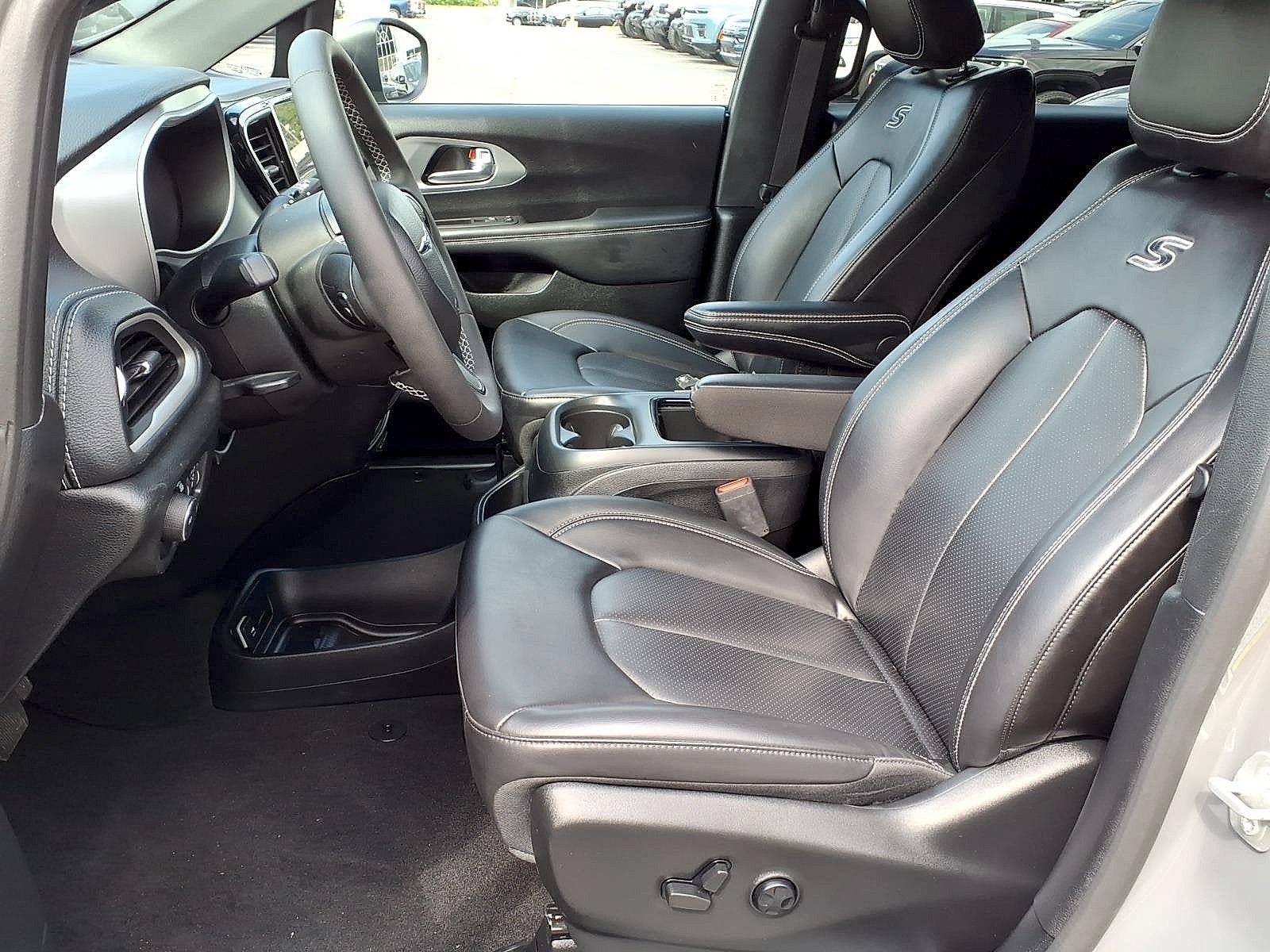 2023 Chrysler Pacifica Hybrid Touring L