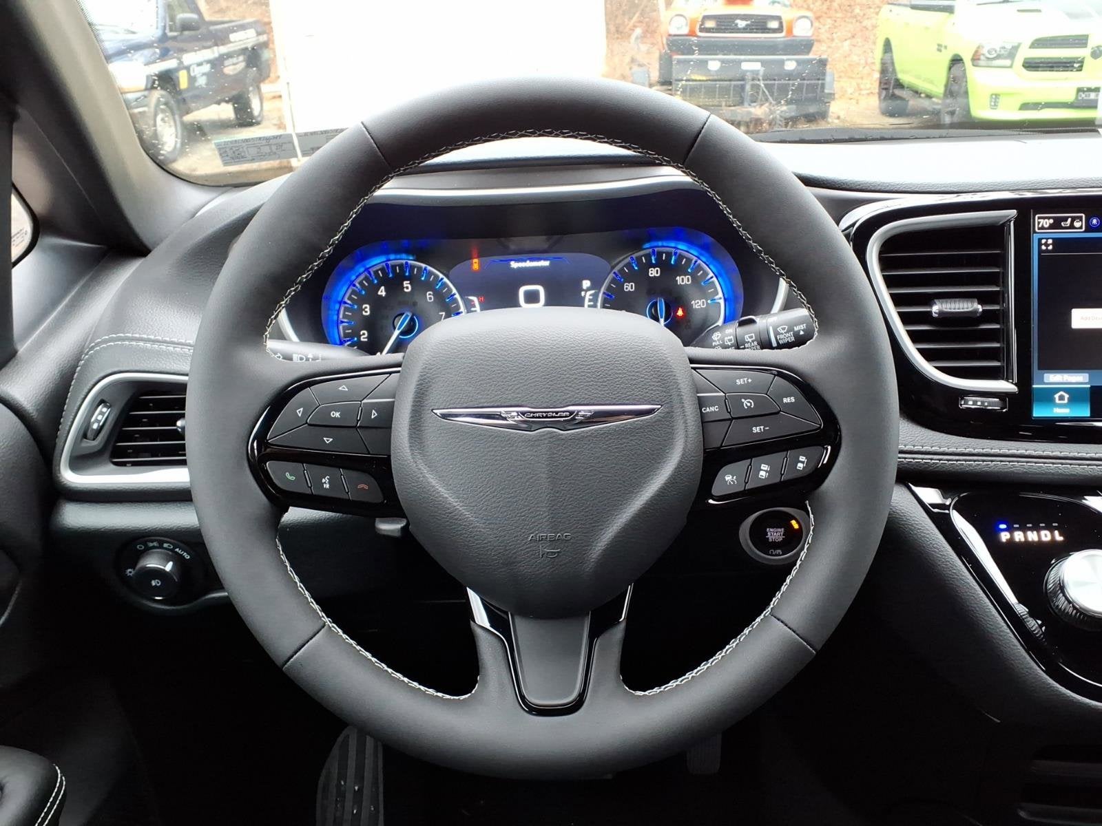 2026 Chrysler Pacifica Select