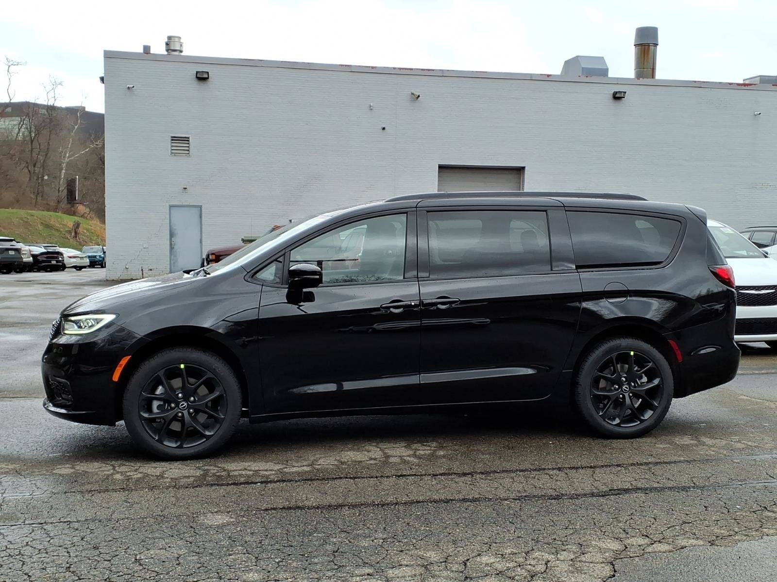 2026 Chrysler Pacifica Select