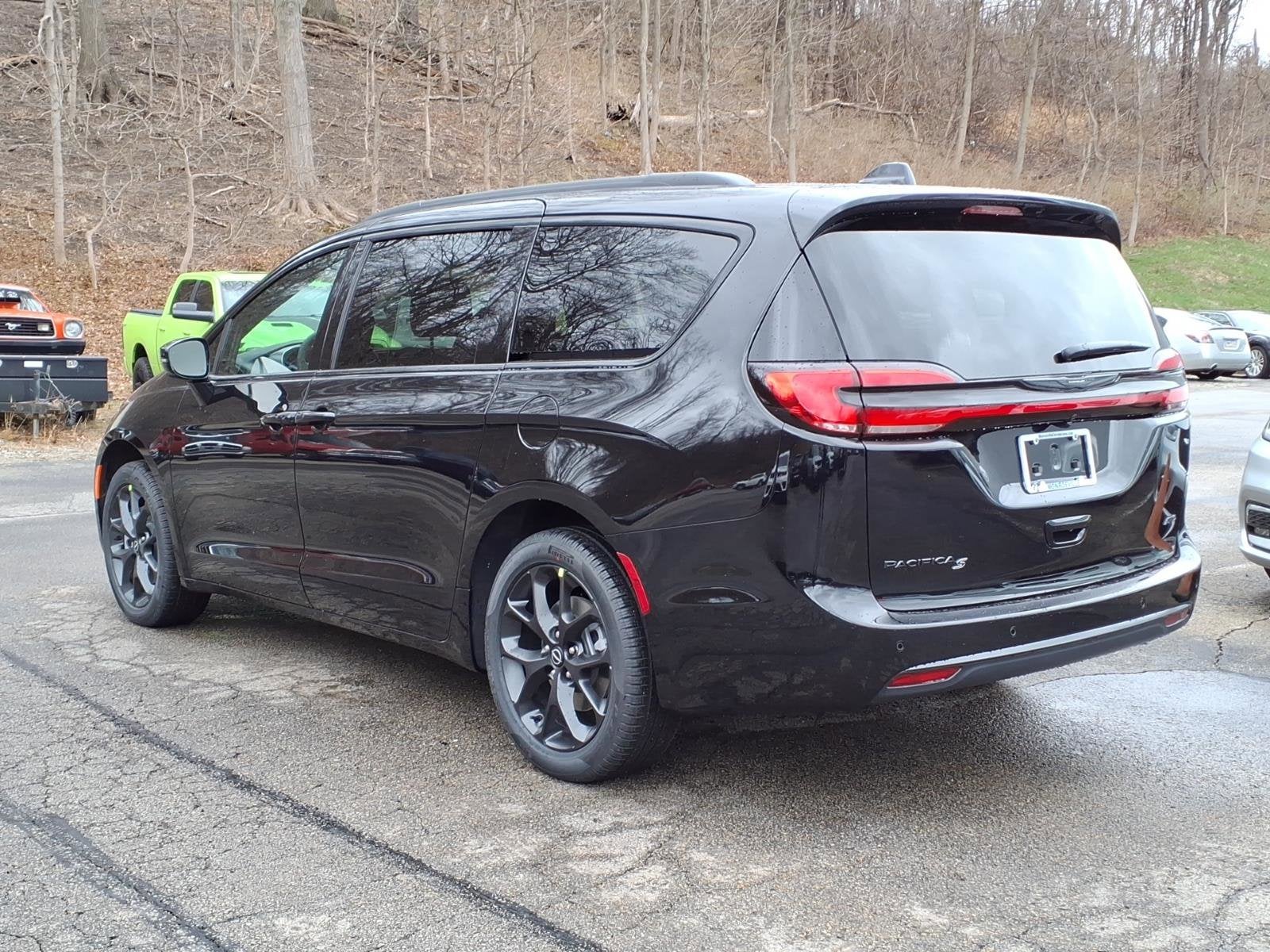 2026 Chrysler Pacifica Select