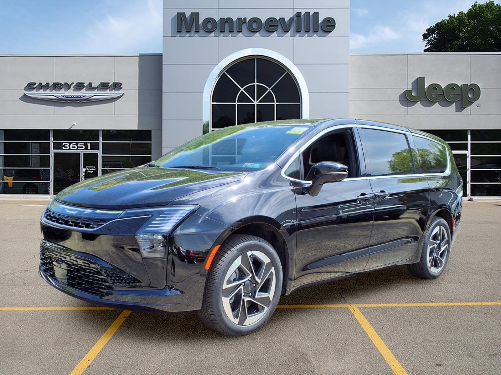 2027 Chrysler Pacifica Limited AWD's photo