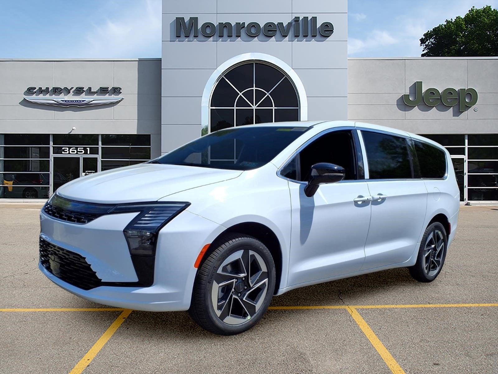 2027 Chrysler Pacifica Limited AWD's photo