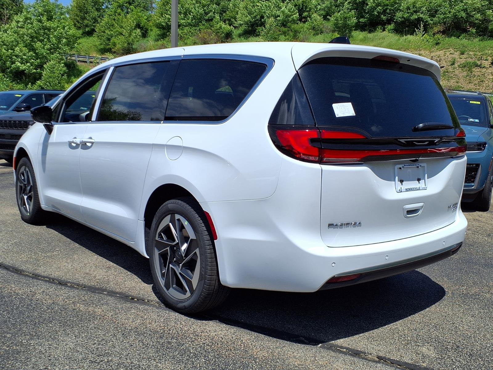 2027 Chrysler Pacifica Limited
