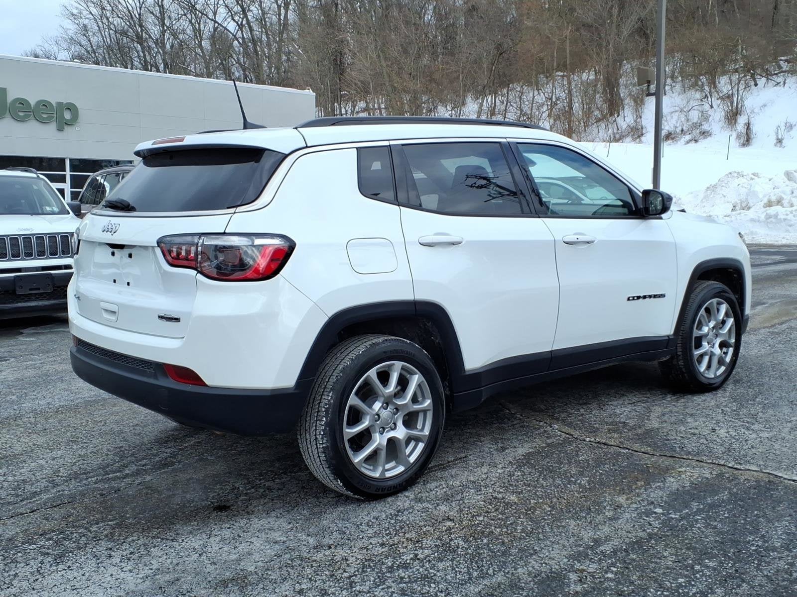 2022 Jeep Compass Latitude Lux