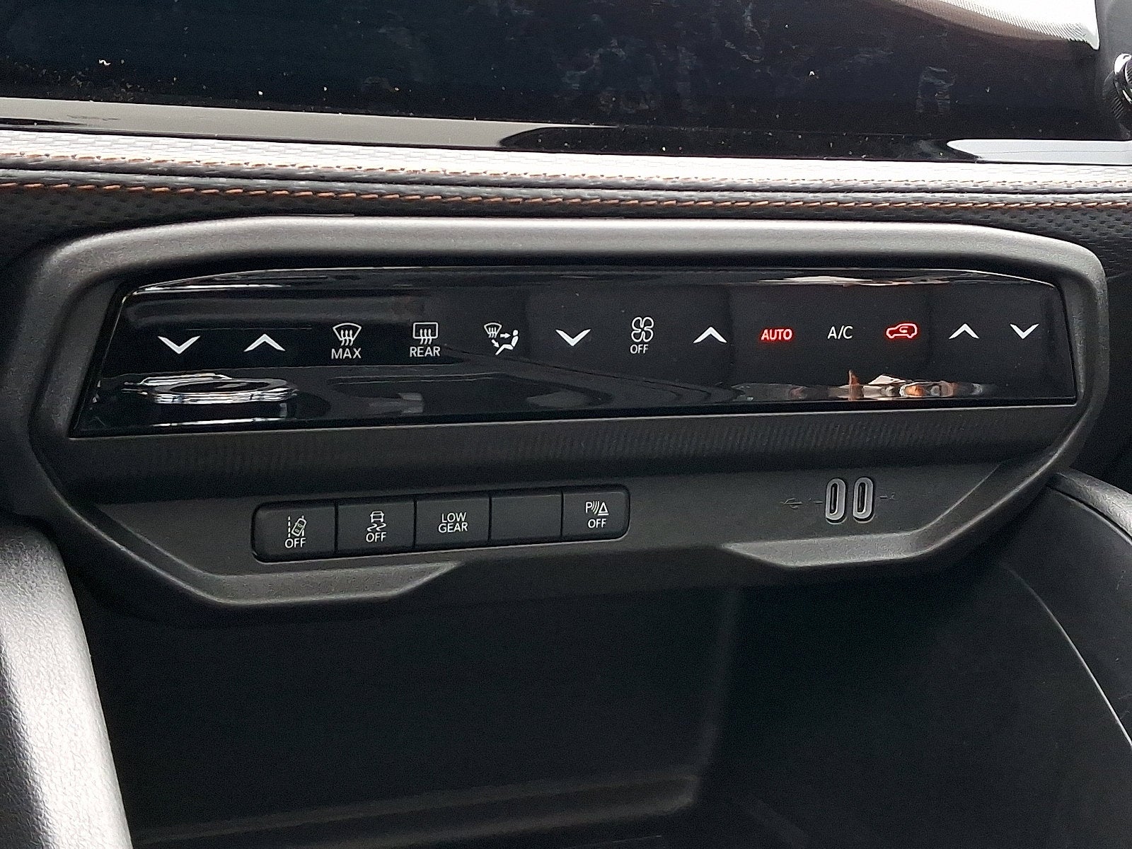 2026 Jeep Cherokee Hybrid Overland