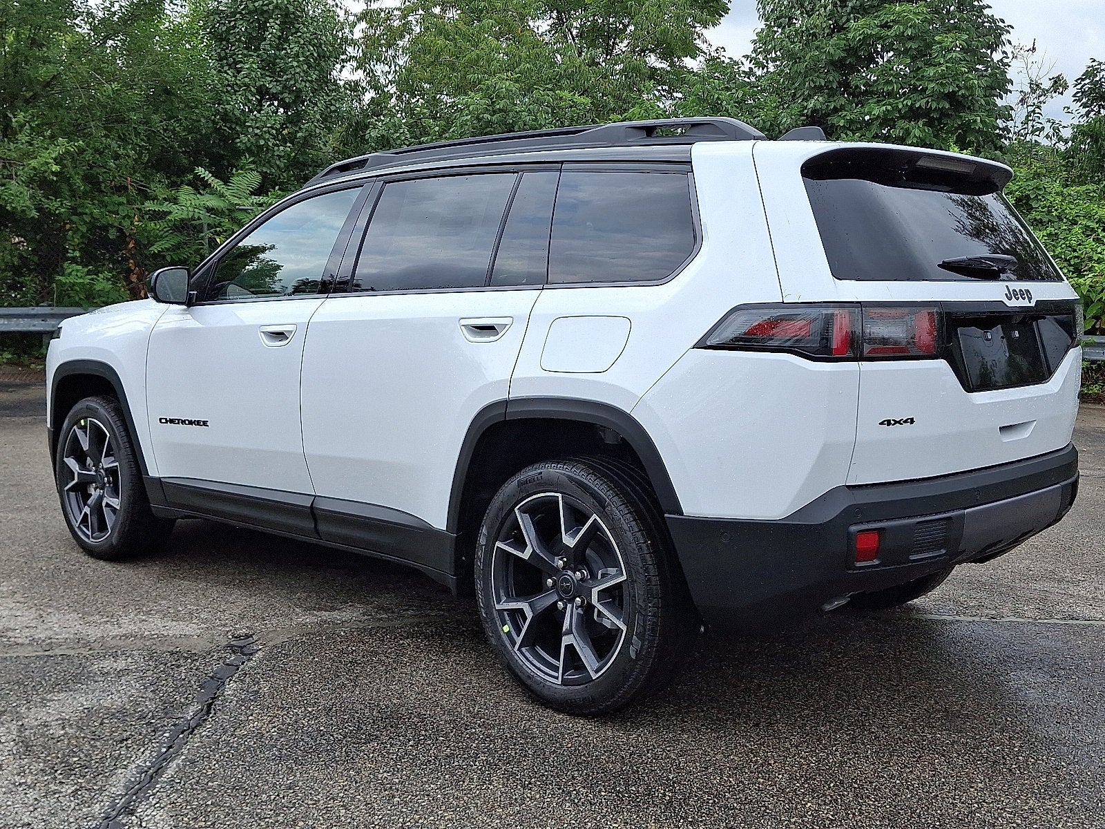 2026 Jeep Cherokee Hybrid Overland