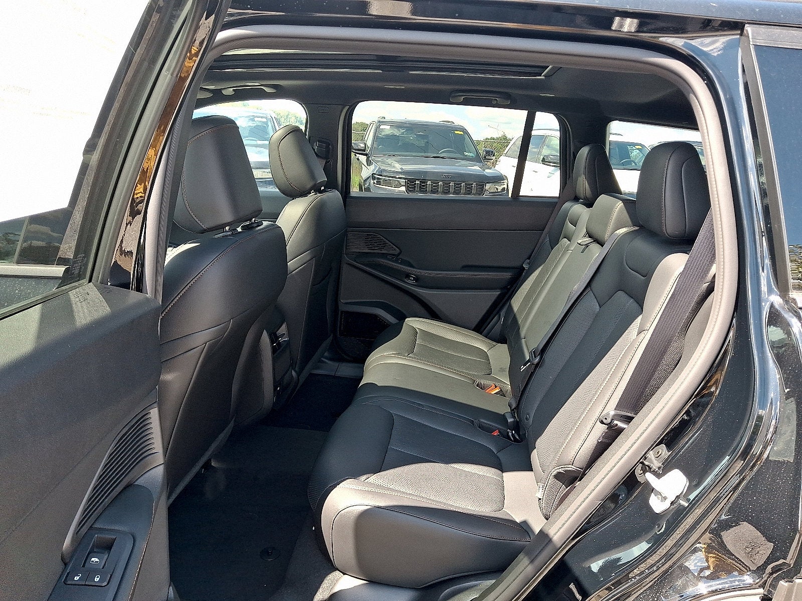 2026 Jeep Cherokee Hybrid Overland