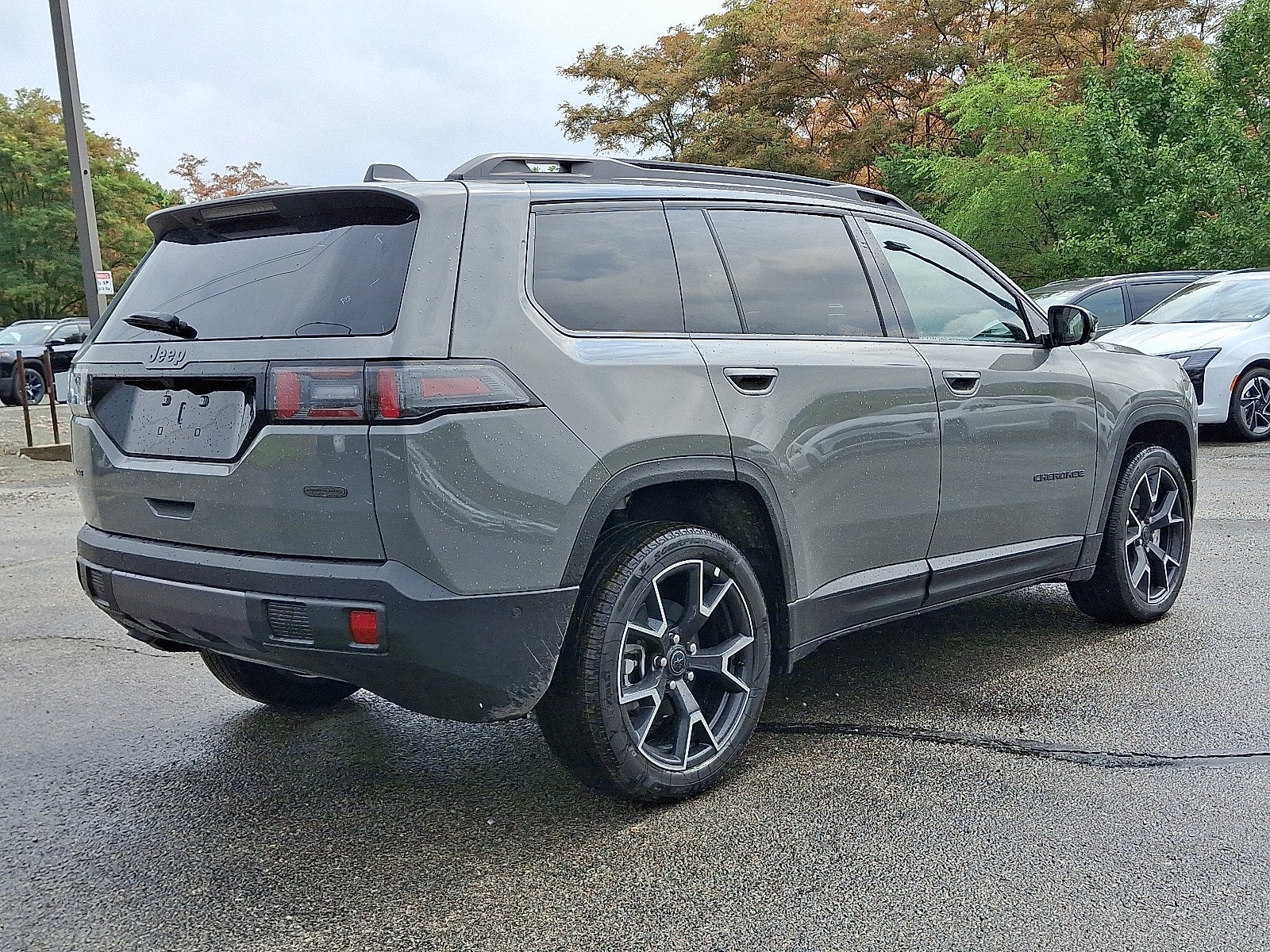 2026 Jeep Cherokee Hybrid Overland
