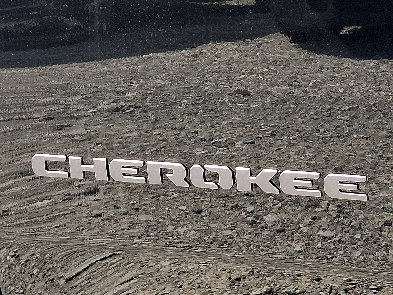 2026 Jeep Cherokee Hybrid Overland