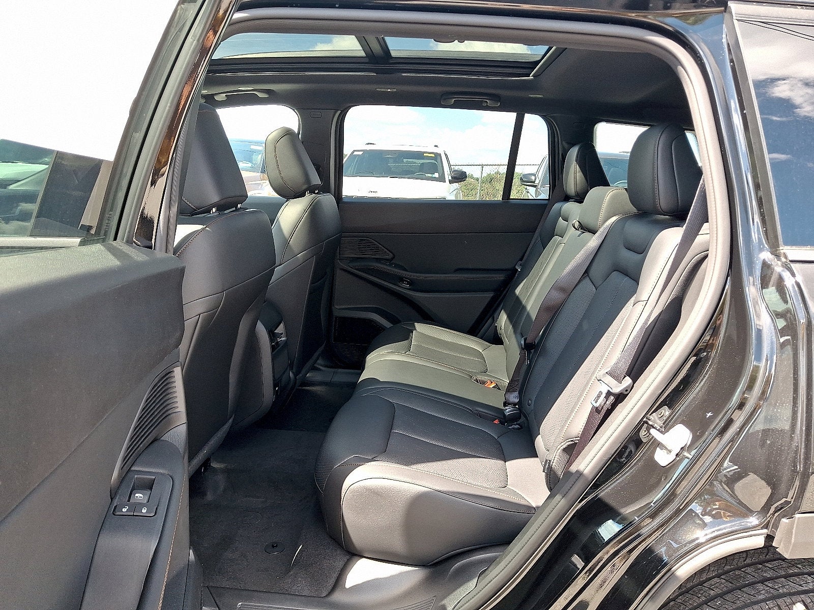 2026 Jeep Cherokee Hybrid Overland