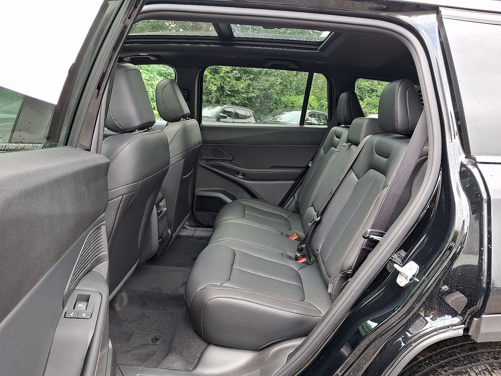 2026 Jeep Cherokee Hybrid Overland