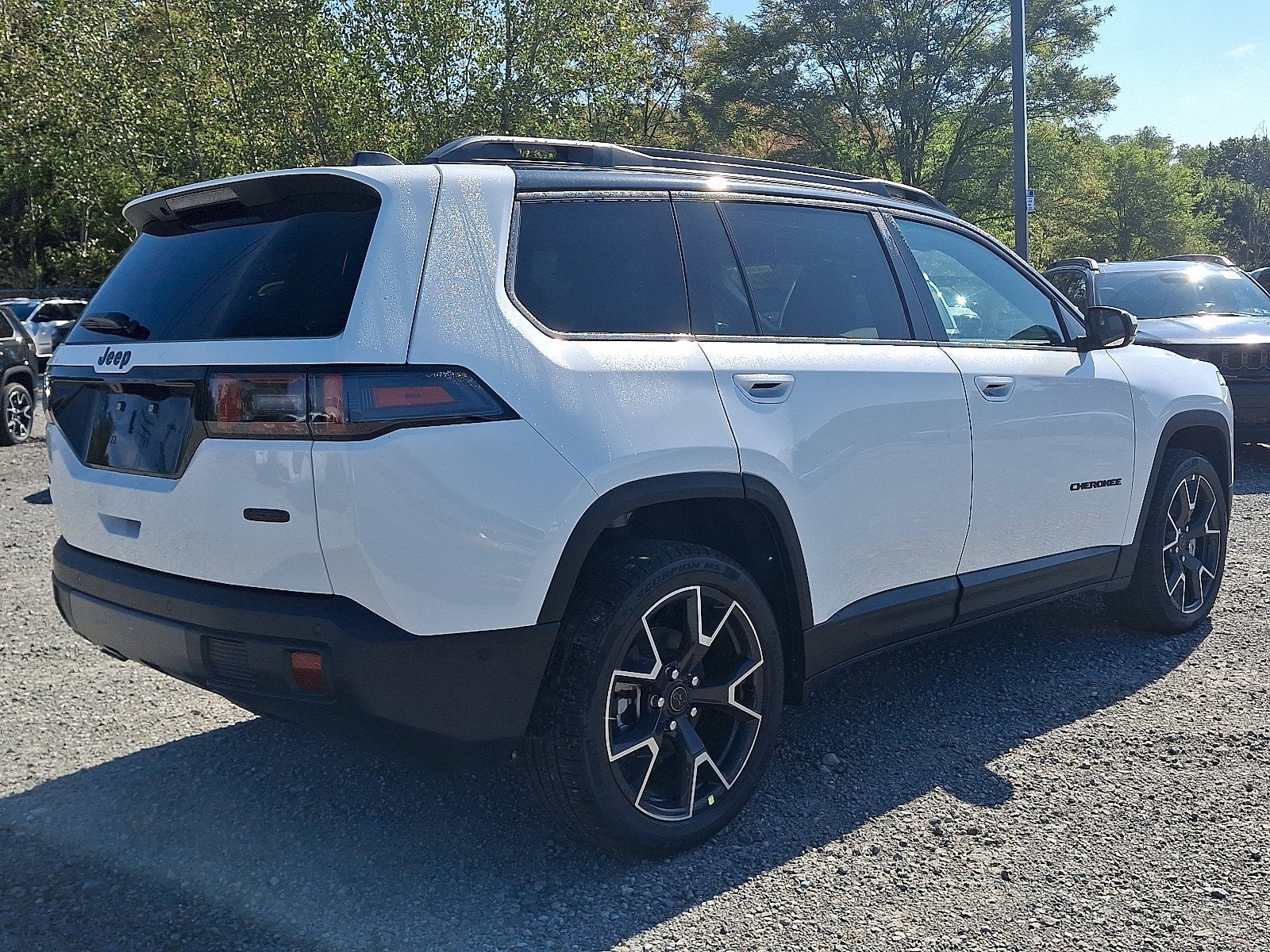 2026 Jeep Cherokee Hybrid Overland