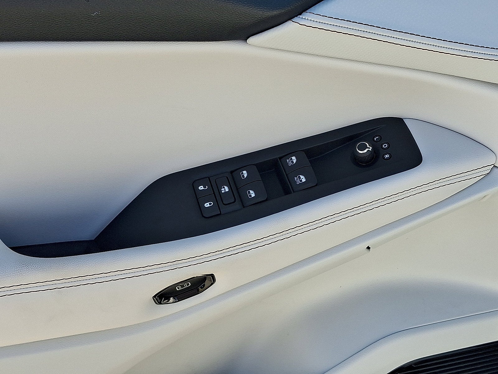 2026 Jeep Cherokee Hybrid Overland
