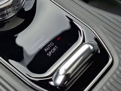 2026 Jeep Cherokee Hybrid Overland