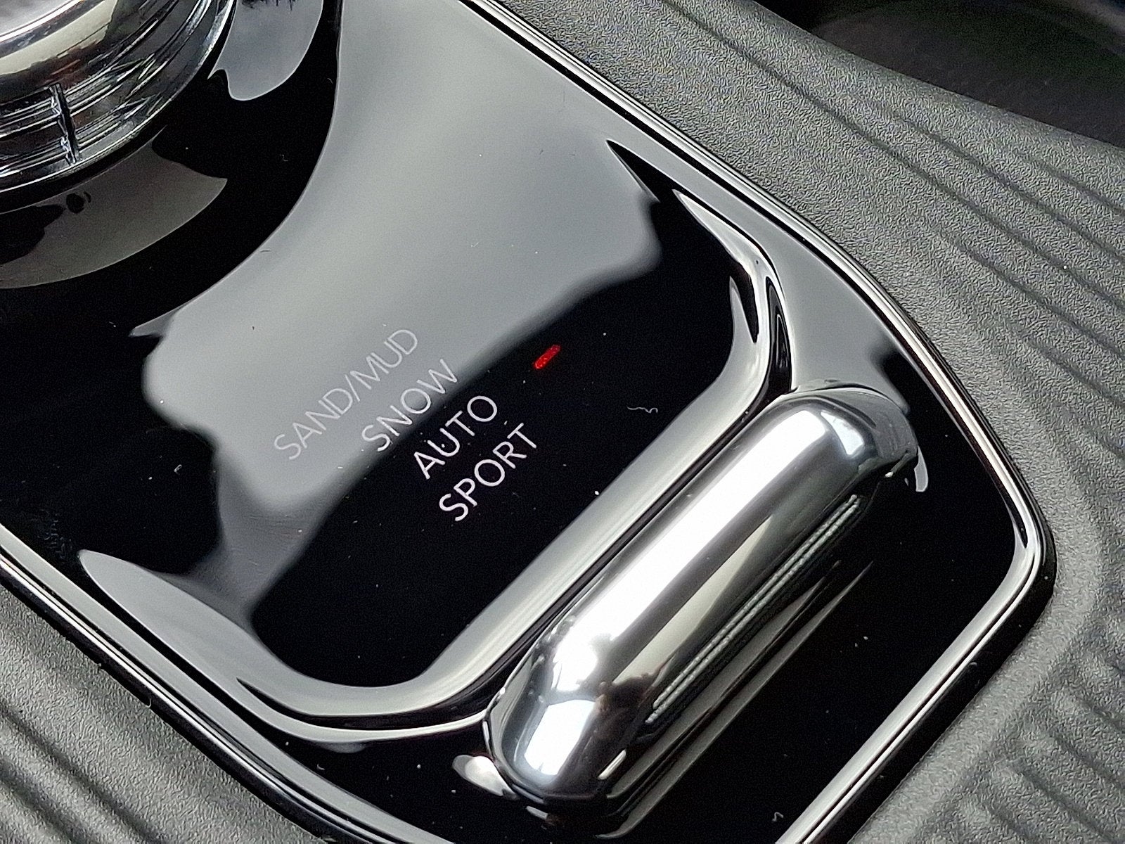 2026 Jeep Cherokee Hybrid Overland