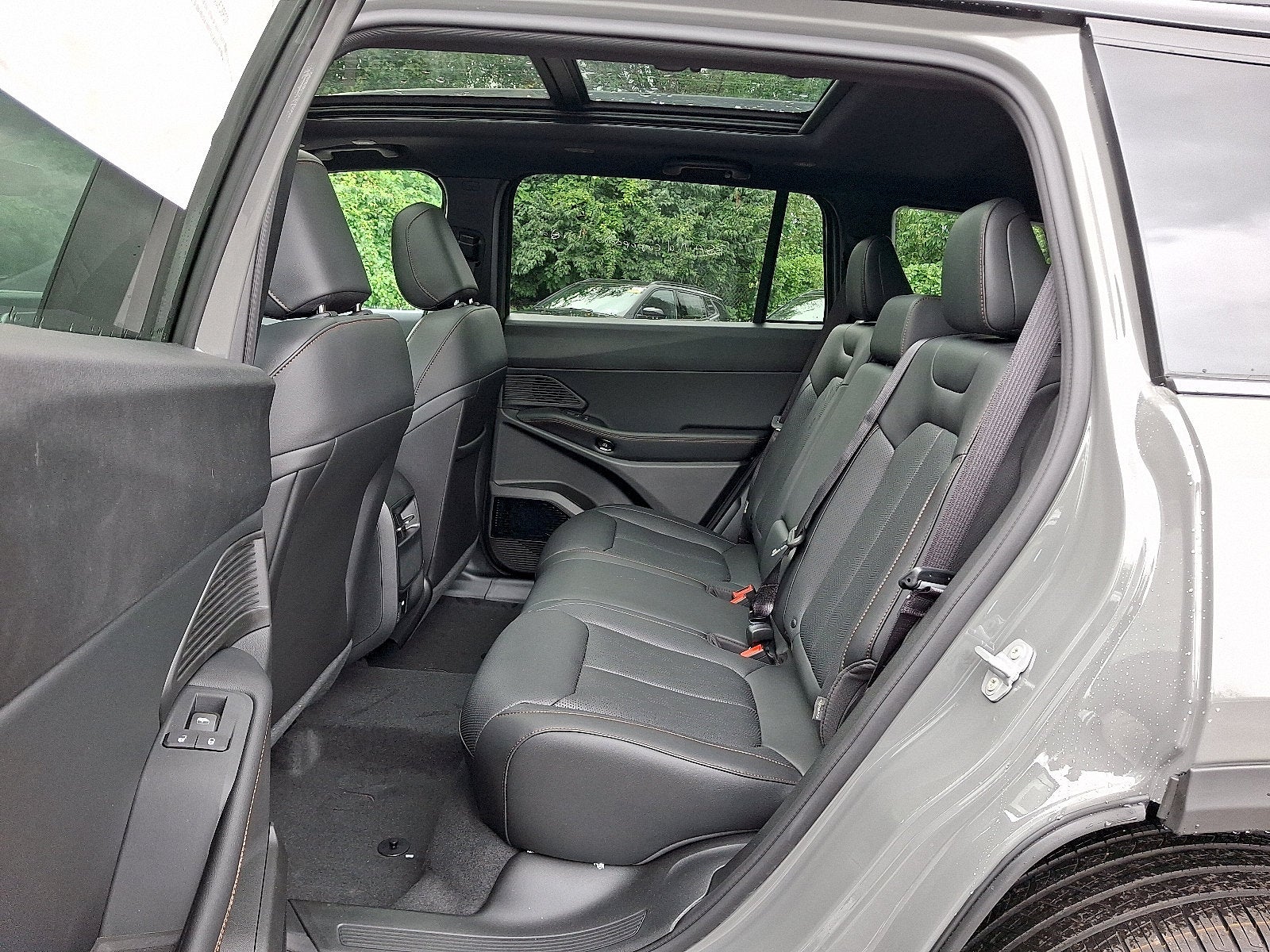 2026 Jeep Cherokee Hybrid Overland