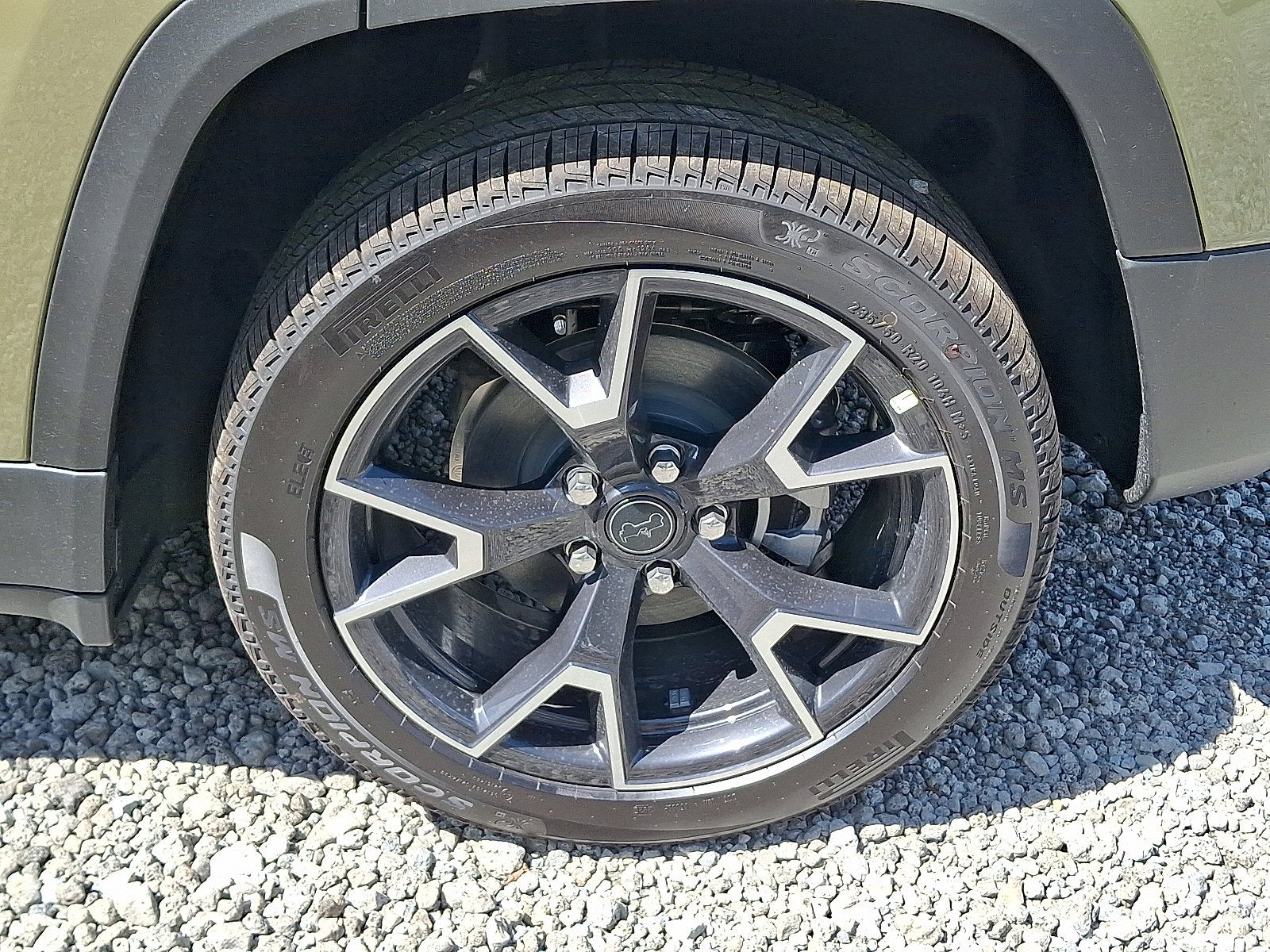 2026 Jeep Cherokee Hybrid Overland