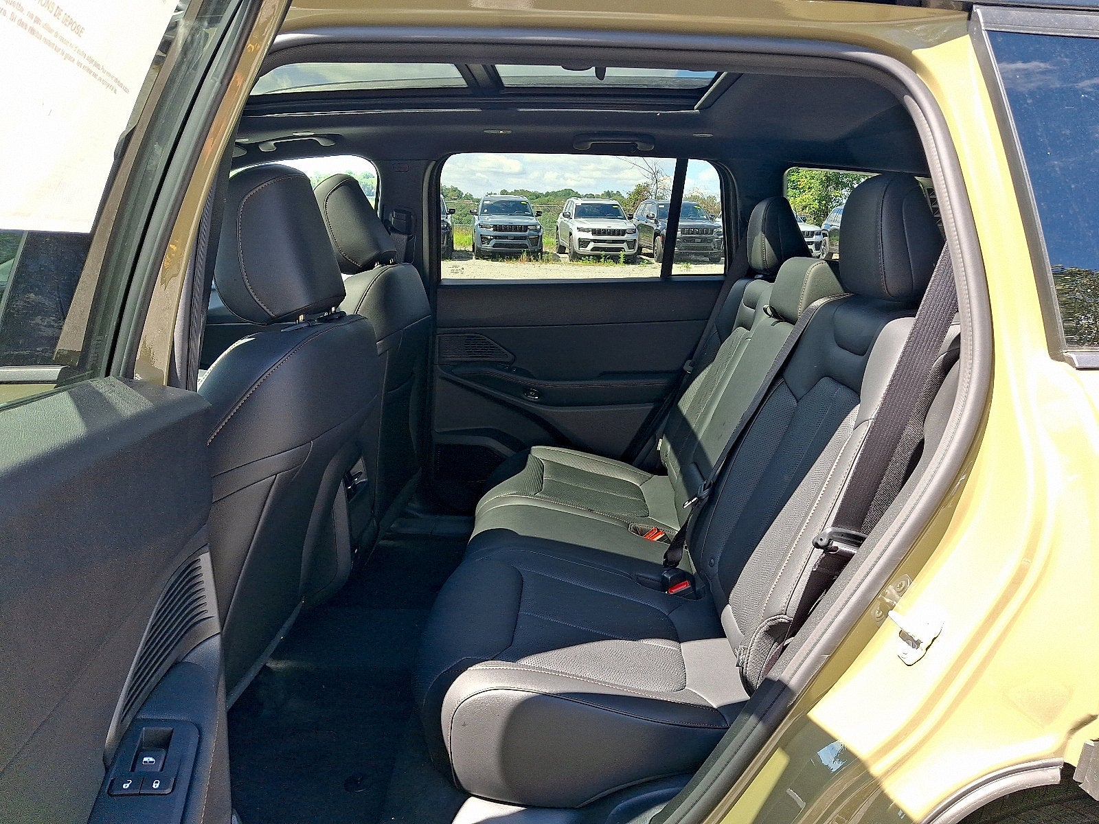 2026 Jeep Cherokee Hybrid Overland