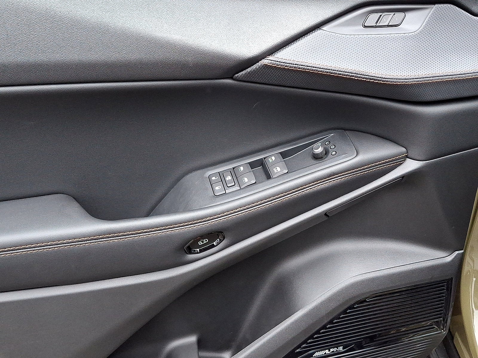 2026 Jeep Cherokee Hybrid Overland