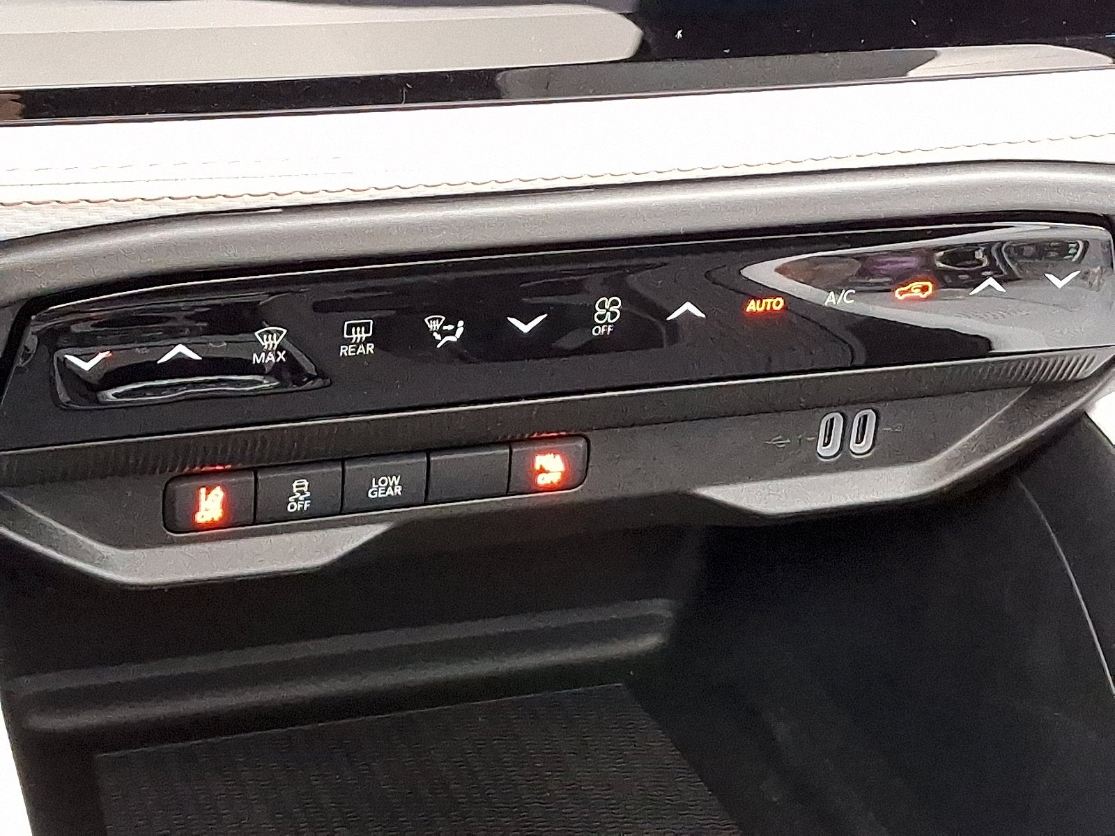 2026 Jeep Cherokee Hybrid Overland