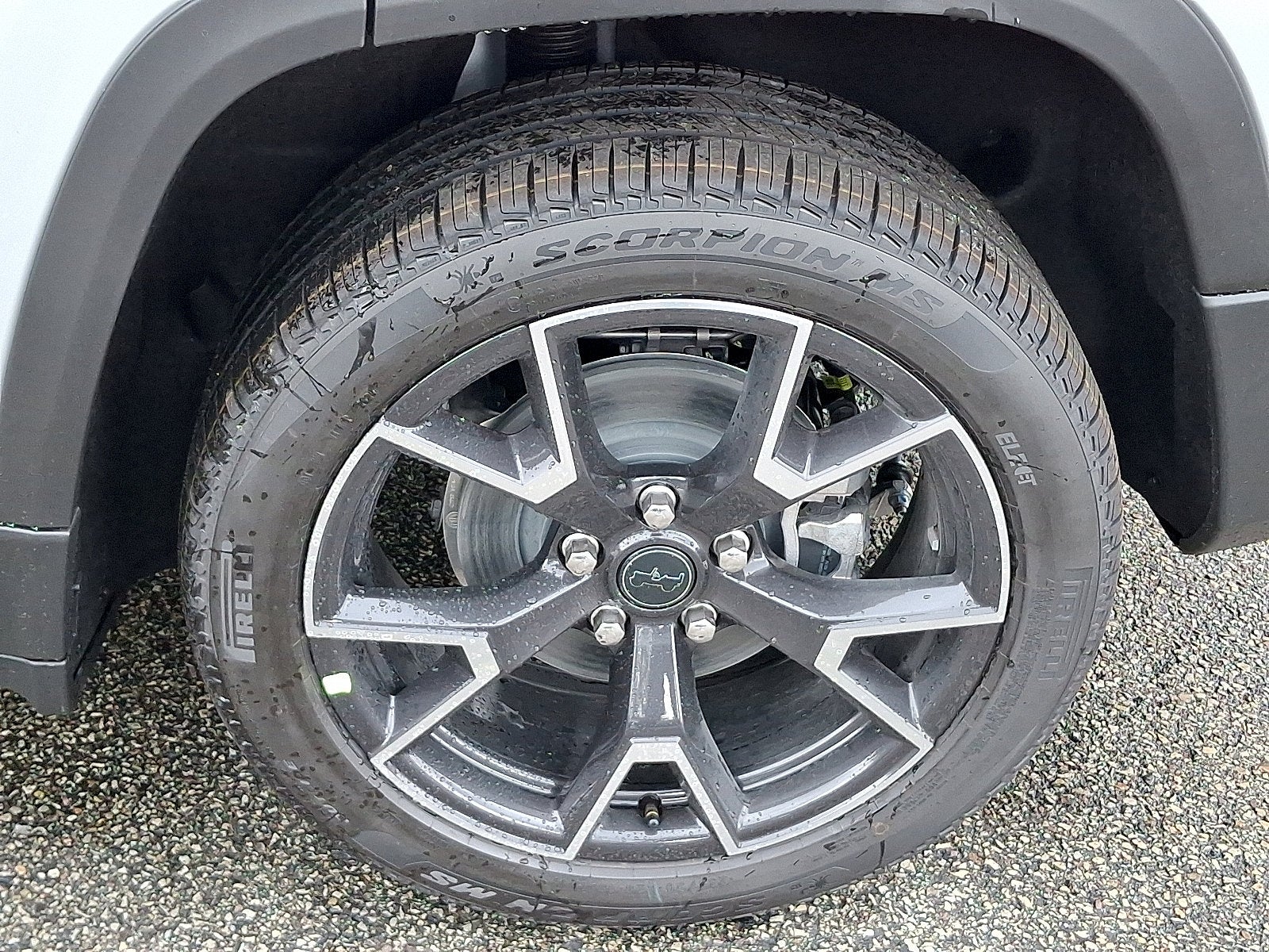 2026 Jeep Cherokee Hybrid Overland