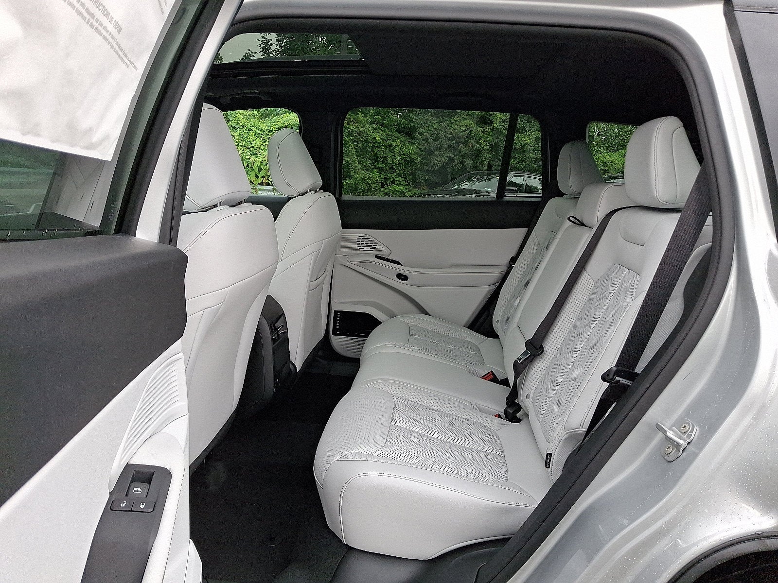 2026 Jeep Cherokee Hybrid Overland