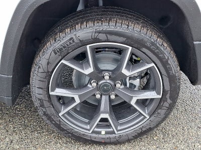 2026 Jeep Cherokee Hybrid Overland
